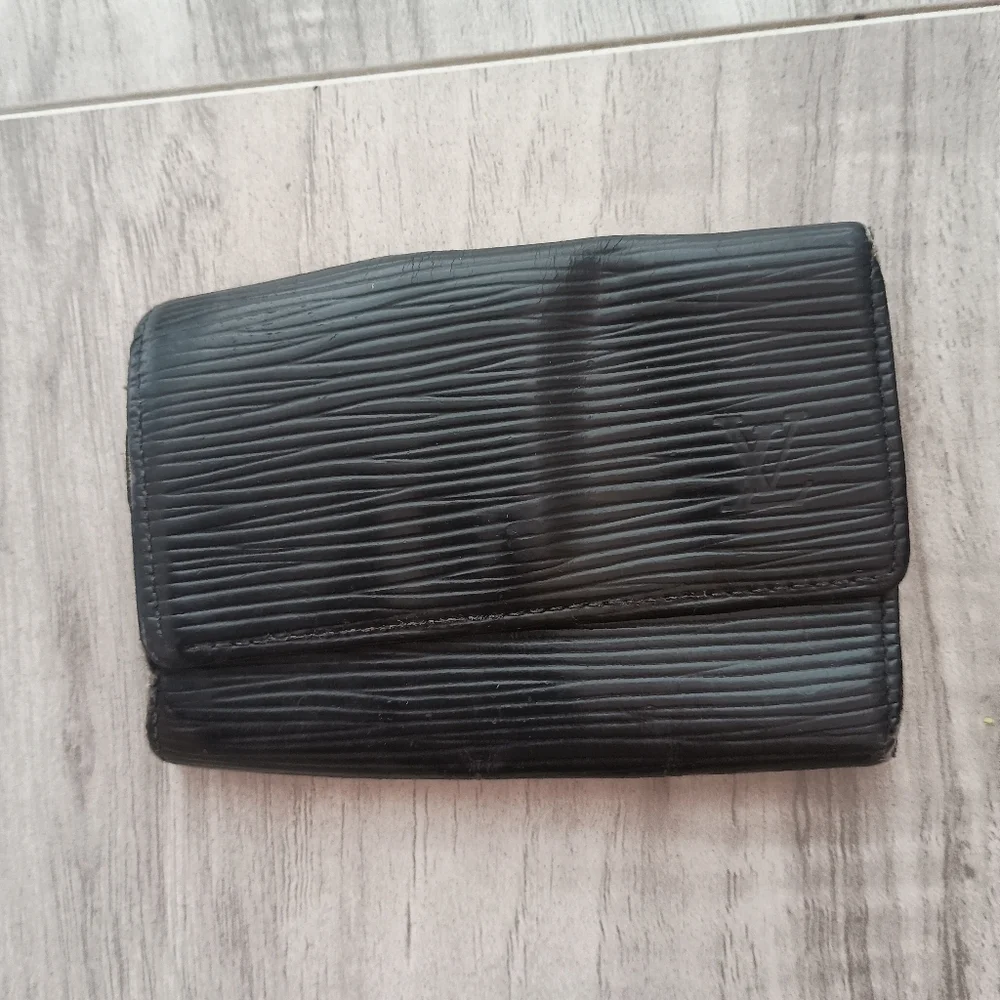 Louis Vuitton Authentic Epi Leather Key Holder Black For Men